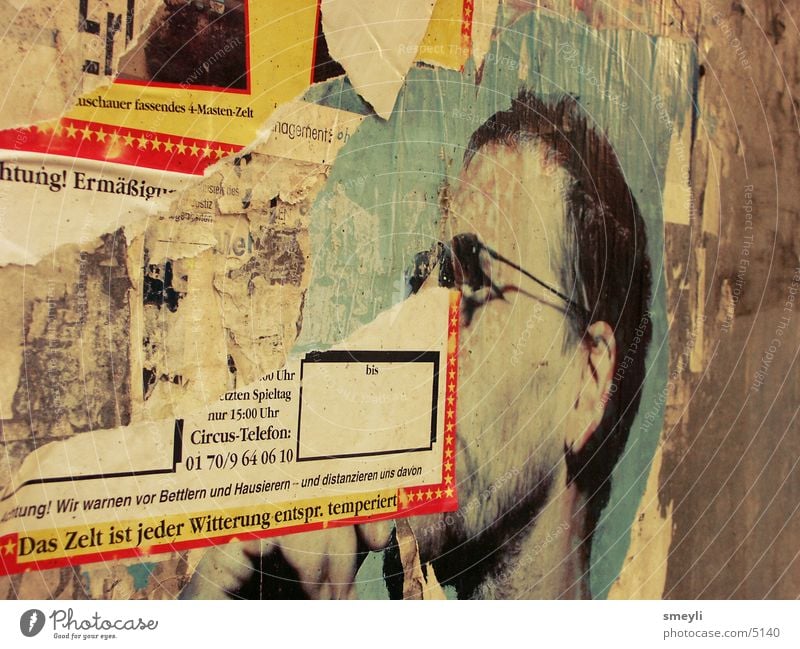 Vergänglichkeit Plakat Wand Fetzen Ghetto Papier kaputt Poster Konzert Musik Werbung söllner hans konzertplakat überklebt