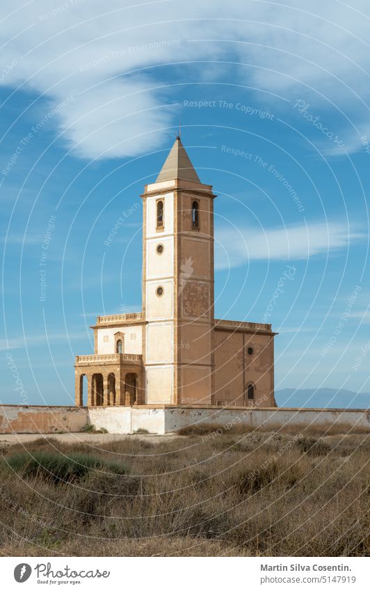 Kirche La Almadraba de Monteleva oder Kirche von Las Salinas im Cabo de Gata Park in Almeria, Spanien. 19. Jahrhundert Abenteuer almadraba de monteleva