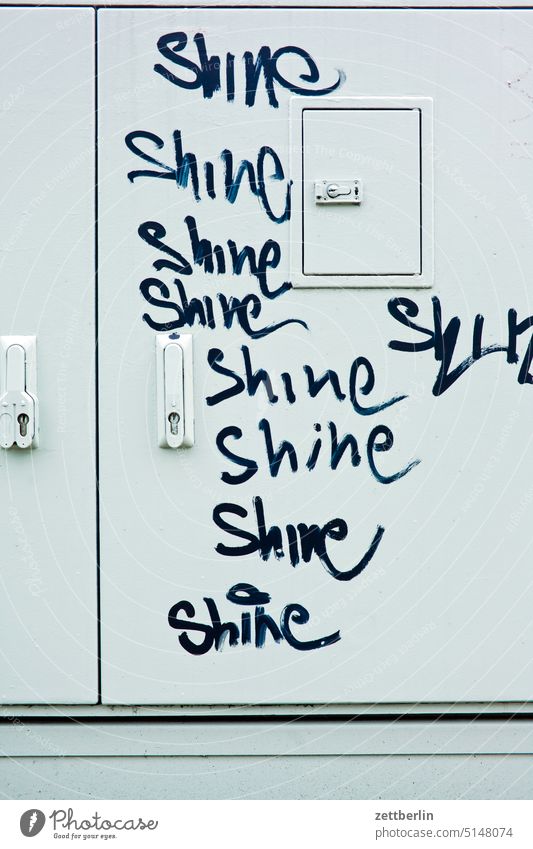 Shine aussage botschaft farbe gesprayt grafitti grafitto message parole tagg taggen mauer nachricht politik sachbeschädigung schrift slogan sprayen sprayer