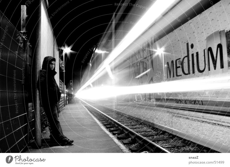 Life goes to fast . . . Eisenbahn Licht schwarz weiß Nacht Mann Leuchtspur ruhig Gleise Trauer umut chase light snazz black white night boy train Leben
