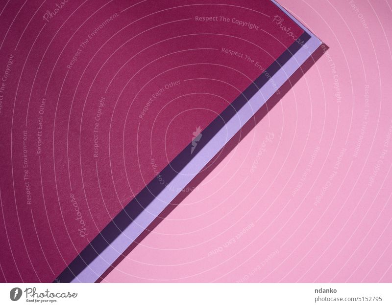 Moderner rosa Hintergrund mit Papierblättern mit Schatten. Vorlage für Business Design Page Plakat Präsentation Form Schot weich Top abstrakt blanko Karton