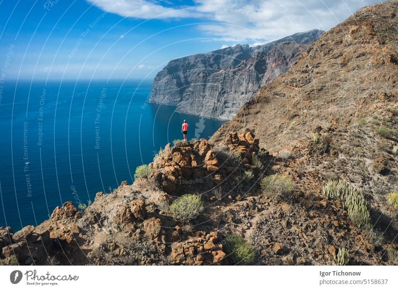 Die Steilküste von Los Gigantes - Acantilados de los Gigantes auf Teneriffa, Kanarische Inseln, Spanien Klippe Küstenlinie Landschaft Natur Meer Felsen MEER