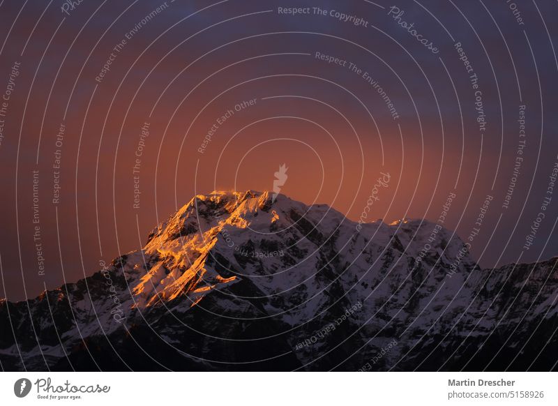 Leuchtender Gipfel Berge u. Gebirge Himalaya Schneebedeckte Gipfel Tag Himmel Felsen Landschaft Natur Menschenleer Nepal Umwelt wandern Abenteuer