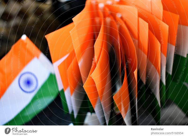 Tiranga, Nationalflagge von Indien weiß grün national Inder Symbol Fahne orange Transparente Farbe Wind Hintergrund Tricolore Selbstständigkeit Asien Tag Land