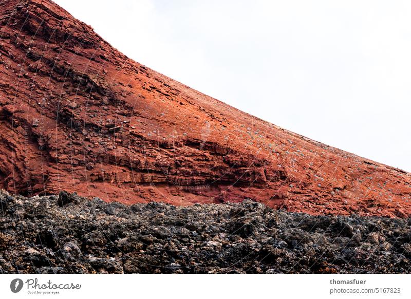 Vulkan mit Steigung Lava Perspektive Insel Umwelt exotisch Beginn Farbe Kanaren Außenaufnahme Natur Landschaft Lanzarote vulkanisch Vulkaninsel