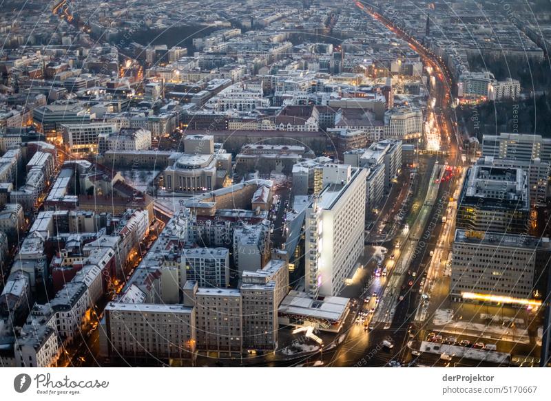 Blick auf Berlin an einem Wintermorgen mit Sonnenaufgang IV Berlin Mitte Muster abstrakt Urbanisierung Coolness Hauptstadt Textfreiraum rechts