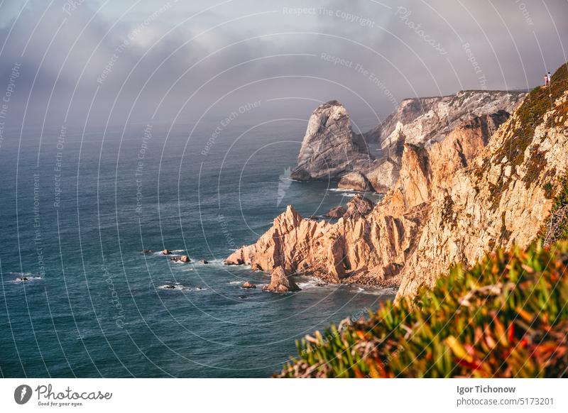 Portugal Cabo da Roca und Ursa Strand mit atemberaubender Aussicht auf die Felsen an der Atlantikküste Meer ursa Sonnenuntergang Kap im Freien Europa roca