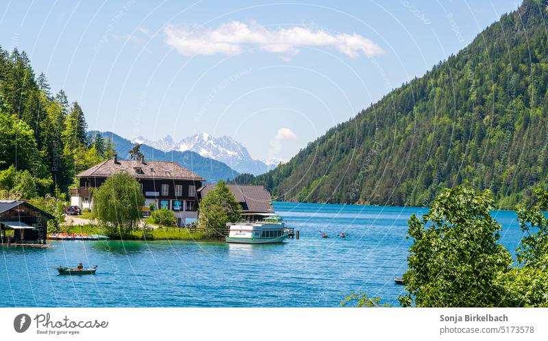 Der Weißensee ist gar nicht weiß Weissensee Österreich Kärnten Sommer Urlaub Bundesland Kärnten Berge u. Gebirge Landschaft Natur Farbfoto Außenaufnahme Himmel