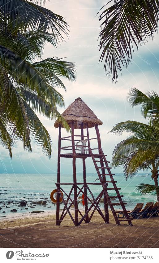 Farbiges Bild eines leeren tropischen Strandes, Reisekonzept, Mexiko. Sommer Urlaub Feiertag reisen Natur Karibik Himmel Wasser Sand sich[Akk] entspannen MEER