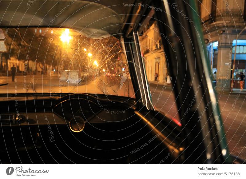 #AF# Verloren in Kuba Straße PKW Laufwerk Fahrer Führerhaus Fahrweg Fenster gebrochen Tourismus Verkehr fahren Fahrzeug reisen Ferien & Urlaub & Reisen
