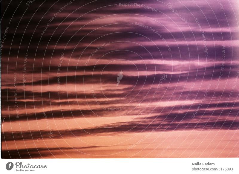 Himmel über Bochum analog Analogfoto Farbe Farbfoto Linie Außenaufnahme Dämmerung Abend Licht