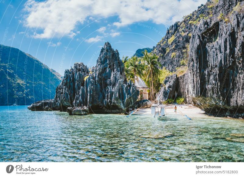 El Nido Palawan Philippinen Asien. Banca-Boot an einem kleinen Strand in der Nähe des Matinloc-Schreins. Höhepunkte der Tour C reisen palawan matinloc Insel