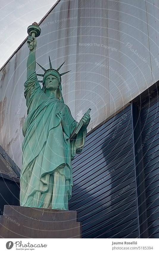 Nachbildung der Freiheitsstatue amerika Selbstständigkeit international Damen nyc Finger Eiffel Krone abschließen Amerikaner kultig York Historie von Fackel