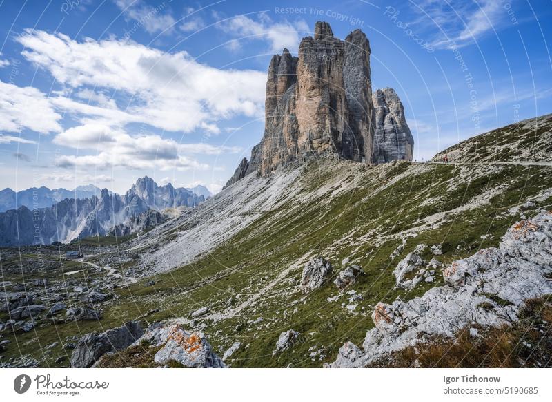 Sommerlicher Sonnenaufgang bei den Drei Zinnen im Dolomiten-Nationalpark, Italien Zimt Park tre di Landschaft Berge u. Gebirge Natur Gipfel Felsen reisen