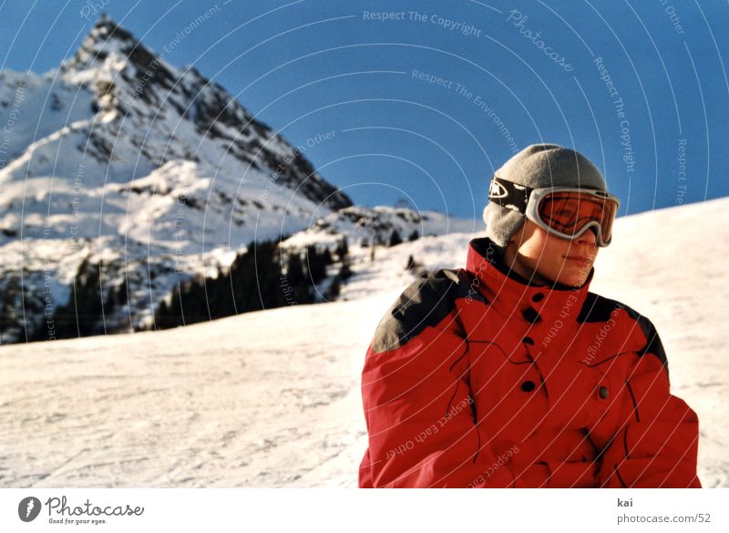 HangJunge01 Winter Mensch Skifahren Berge u. Gebirge Sport Gipfel Skipiste Abfahrtsläufer Wintersport Urlaubsfoto Wolkenloser Himmel Schönes Wetter Schneebrille