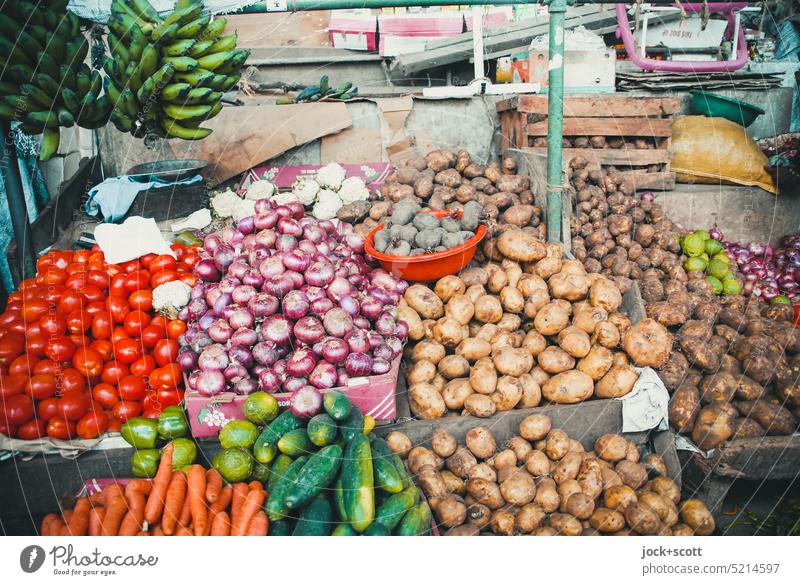 Schlaraffenland für alle die auf junges Gemüse stehen Markt Lebensmittel Marktstand frisch Vegetarische Ernährung Gemüsehändler authentisch Mombasa Afrika Kenia