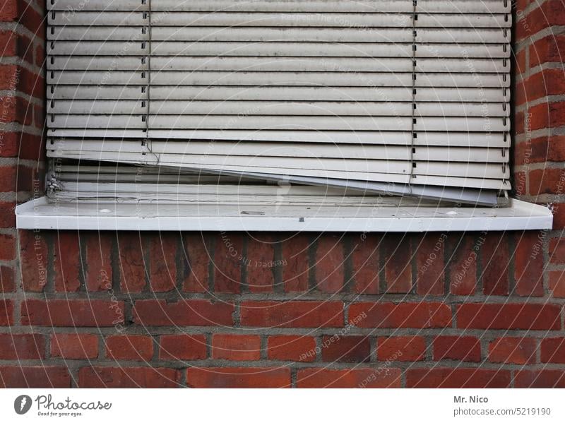 es klemmt Fenster Rollo - ein lizenzfreies Stock Foto von Photocase