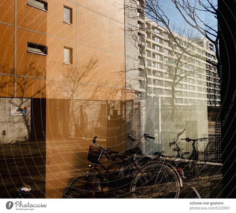 Manchmal mal die Perspektive wechseln Hochhaus Architektur Himmel Fenster City-Hochhaus Leipzig Wahrzeichen Fassade Menschenleer hoch modern Gebäude