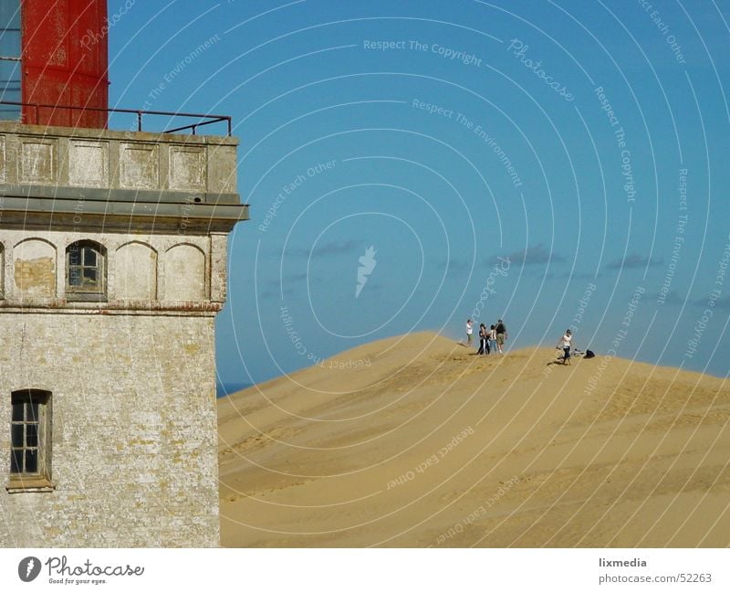 Dänische Wüste #1 Leuchtturm Sandverwehung Sandsturm Wanderdüne Rubjerg Knude Stranddüne Mensch Wind Himmel lonstup Dänemark