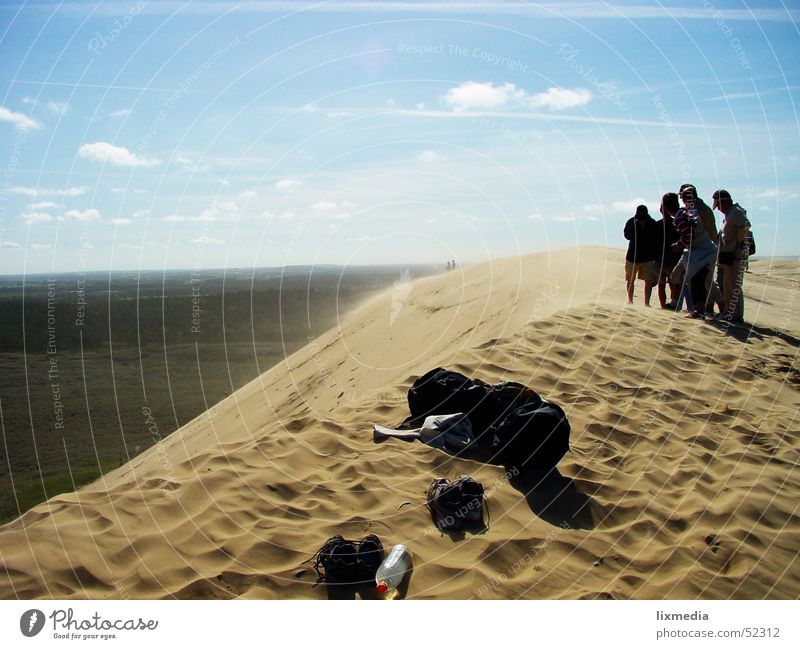 Sand im Land #2 Meer Lønstrup Sandverwehung Wolken Stranddüne Wüste Dänemark Wind wehen Himmel blau Mensch