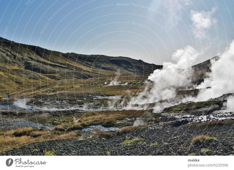 Dampfende Erde Geothermie Island Landschaft vulkanisch Natur Geologie natürlich Formation Berge u. Gebirge Gelände Hochland malerisch Umwelt Rauch Wolken Vulkan