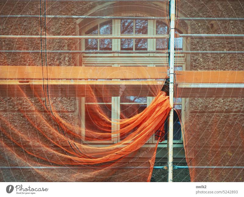 Raffrollo Bauplane orange Baugewebe Baustelle Gebäudesicherung Netz Gewebe Schutz Sanierungsfall Wandel & Veränderung Oberflächenstruktur Muster Spuren