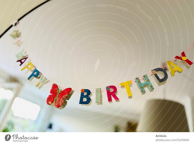 Happy „Schmetterling“ Birthday Happy Birthday Geburtstag Dekoration & Verzierung Spiegel Dekokette Wimpelkette Bunt Buchstaben Papier rot Wohnzimmer