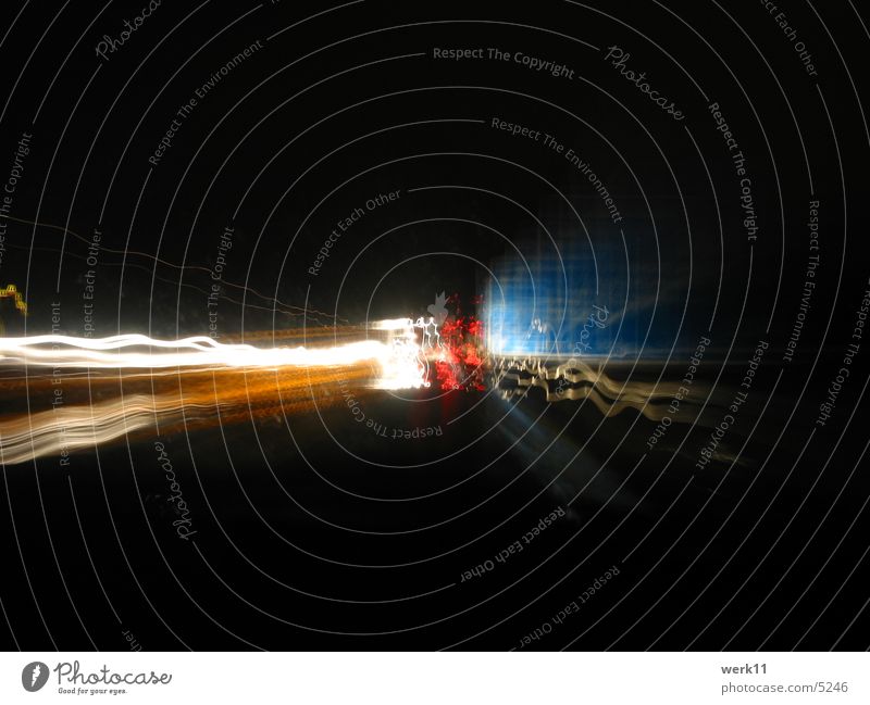 14 Sekunden A4 Langzeitbelichtung Nacht Autobahn dunkel Geschwindigkeit Verkehr Licht