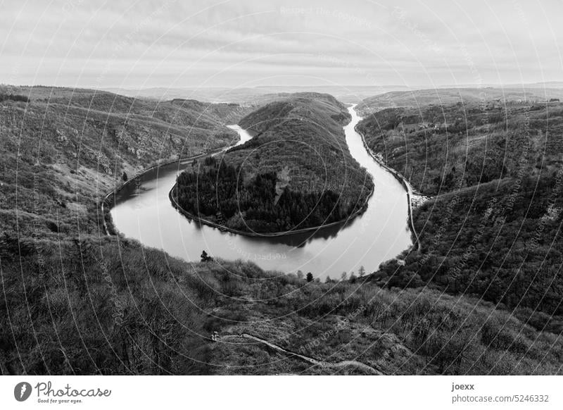 SW-Aufnahme der Saar-Schleife von oben Saarschleife Fluss Landschaft Saarland Natur Panorama (Aussicht) wandern