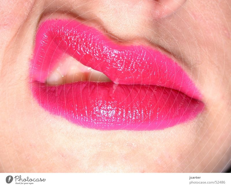angry Frau Lippen rot Wut rosa Lippenstift Schminke Küssen Partnerschaft Ärger Makroaufnahme Nahaufnahme lips woman kiss Mund lipstick Leidenschaft Gesicht Haut