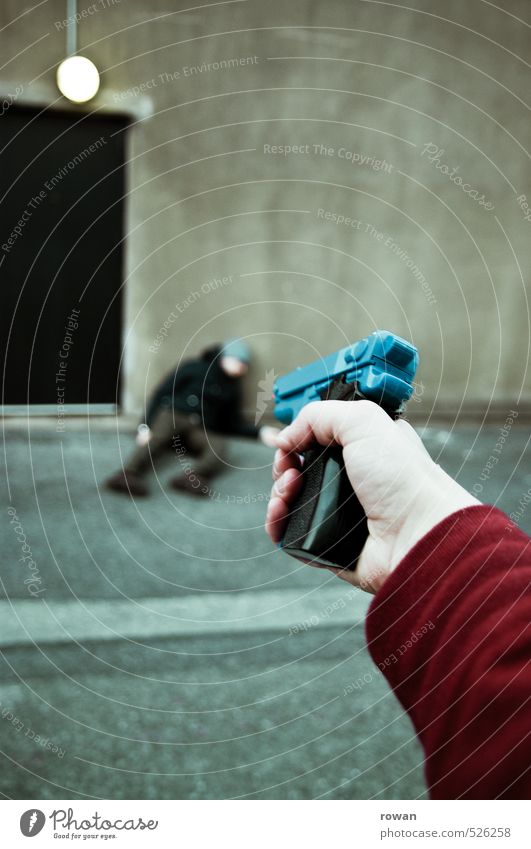 krimi Mensch maskulin Mann Erwachsene 2 dunkel gefährlich Wut Rache Aggression bedrohlich Konflikt & Streit Pistole Waffe schießen erschießen Mord Krimi