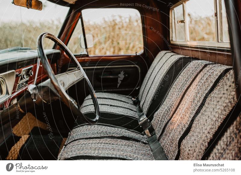 Pickup Innenraum Oldtimer - ein lizenzfreies Stock Foto von Photocase