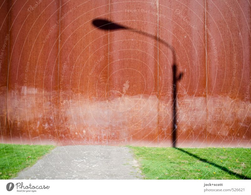 Laternenlicht am Tag Sehenswürdigkeit Denkmal Berliner Mauer Wege & Pfade außergewöhnlich Vergangenheit Zeit Schattenspiel DDR Todesstreifen Graffiti Illusion