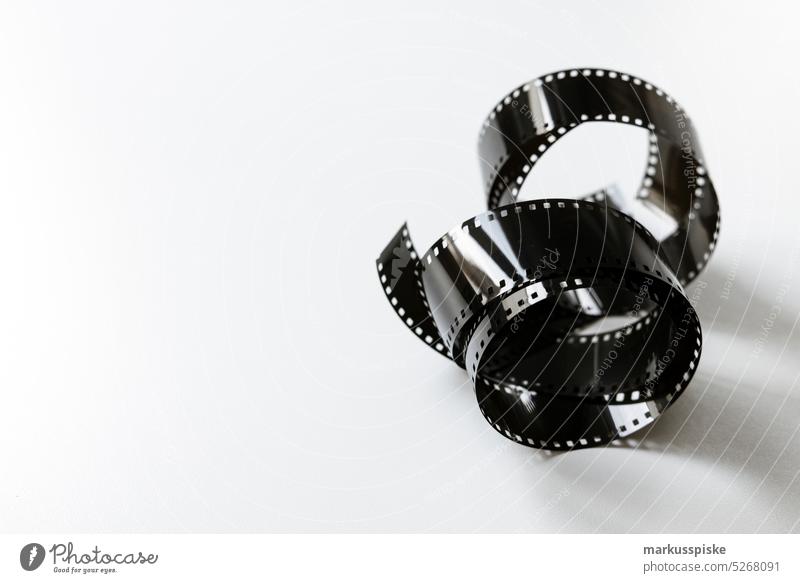 35-mm-Analogfilm-Fotografie 35mm analog Analogfilmaufnahme Fotokamera Design Entwicklung Durchmesser E6 abgelaufen abgelaufener Film Filmmaterial Hype Linse