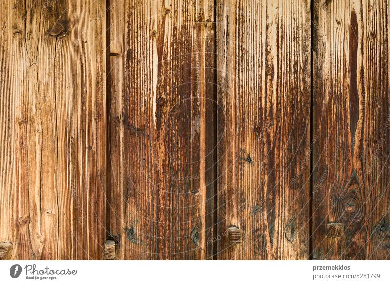 Hölzerner Hintergrund. Altes rustikales raues Holz. Alte Hauswand. Vintage-Kulisse. Holzdielen. Holztextur Hintergrund. Alte Oberfläche alt Textur
