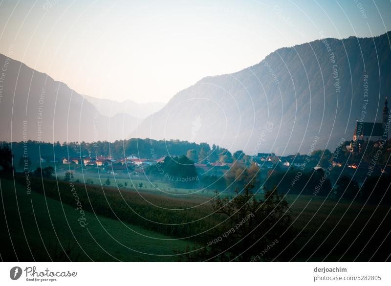 Früh Morgens im Berchtesgadener Land. Morgenstunde Außenaufnahme Natur Menschenleer Licht ruhig Sonnenaufgang Landschaft Farbfoto Schönes Wetter Umwelt