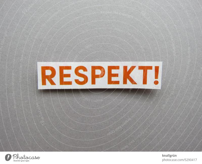 Respekt! Toleranz Solidarität Miteinander Menschenleer Leben Ausrufezeichen Buchstaben Wort Satz Schriftzeichen Typographie Text Kommunizieren Kommunikation