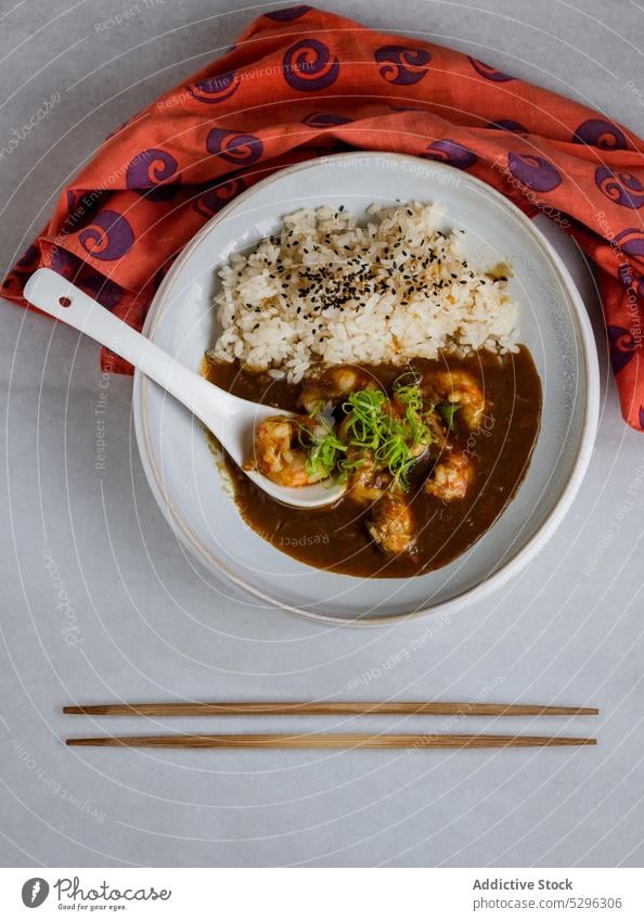Japanischer Curry-Reis Lebensmittel Mittagessen Mahlzeit Abendessen Speise Küche lecker traditionell Teller Feinschmecker Saucen Würzig asiatisch Fleisch