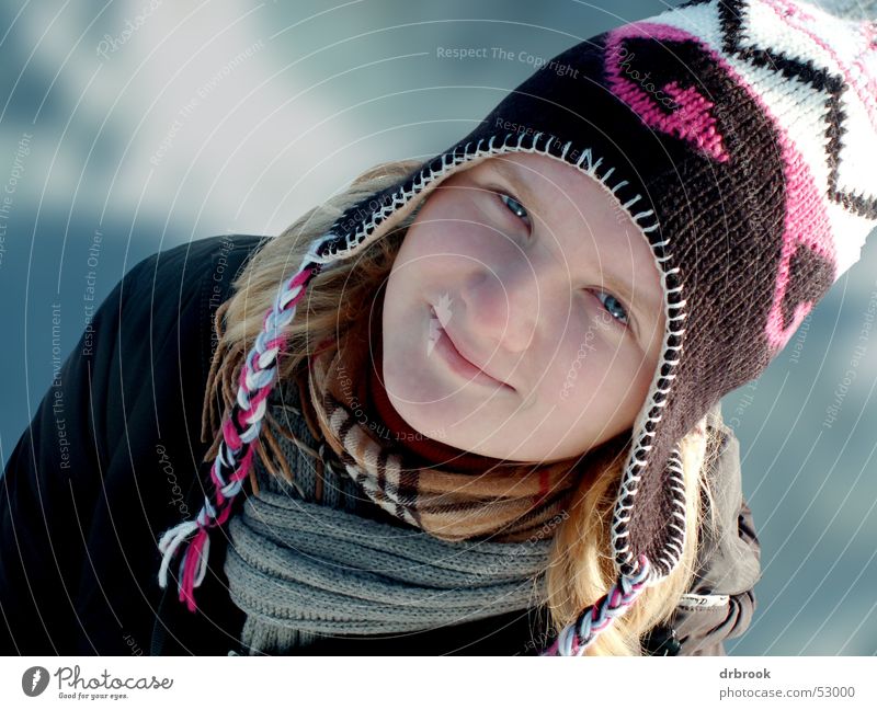 Schneehase Mütze Winter Frau Mädchen Schal schön kalt Unschärfe Tiefenschärfe Porträt Jugendliche Harz blaue augen Blick Nase Auge Mund lachen Kopf Gesicht