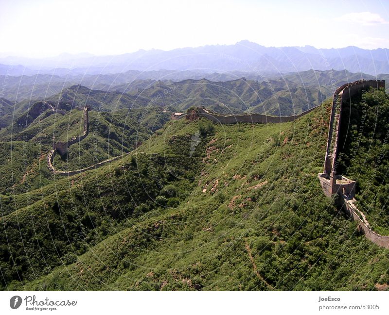 chinesische mauer Ferne Berge u. Gebirge Wald Mauer Wand groß China Chinesische Mauer Aussicht Grenze Fernost Asien weltwunder Reisefotografie