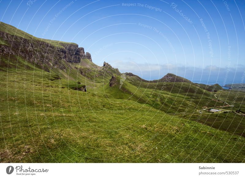 Quiraing Ferien & Urlaub & Reisen Tourismus Sommer Sommerurlaub Berge u. Gebirge wandern Isle of Skye Schottland Stimmung Einsamkeit Ferne fantastisch Himmel