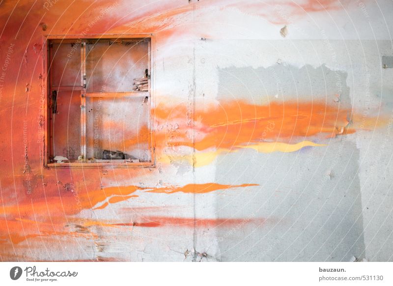 angry. Industrieanlage Fabrik Ruine Mauer Wand Fassade Fenster Stein Beton Graffiti kämpfen grau orange rot weiß gefährlich Stress Nervosität verstört