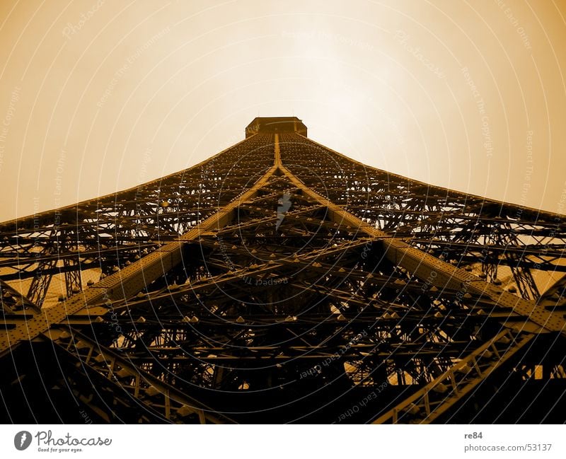 Ob der Herr Eiffel da nicht was kompensieren wollte... Tour d'Eiffel Paris Stahl Frankreich Seine braun Kunst verwandeln Bauwerk außergewöhnlich eiffel Turm