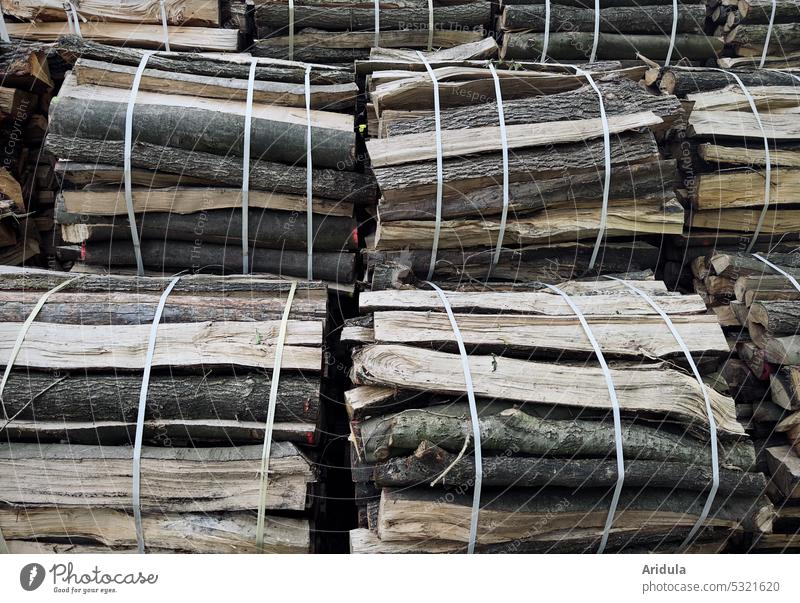 Sammlung | Brennholz Stapel Heizen Holzscheite Energie Energiewende Ofen Wärme Vorrat Forstwirtschaft Wald Bäume Brennstoff Abholzung geschnitten gestapelt