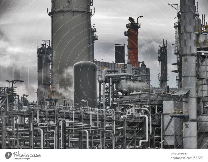 Raffinerie Erdöl Benzin Stahl Industriefotografie Rauch Gas refinery oil gasoline smoke steel pipes Röhren
