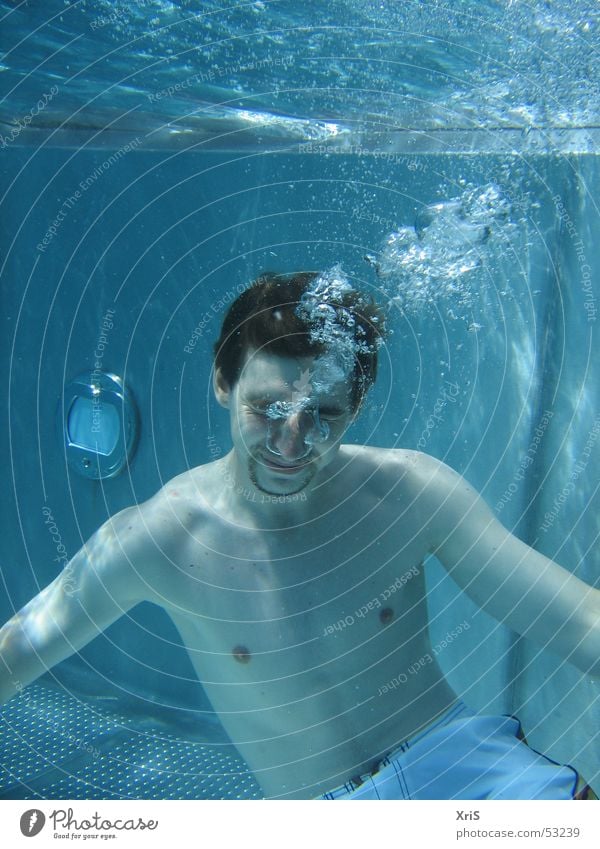 Sub-Aqua Schwimmbad tauchen Mann Luftblase Unterwasseraufnahme Wasser blau Schwimmen & Baden