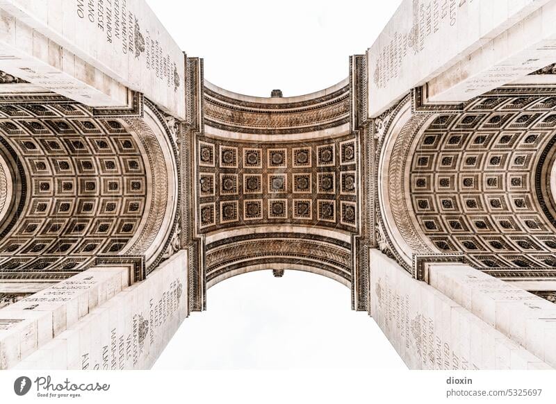 Arc de Triomphe de l’Étoile (1) Paris Triumphbogen Frankreich Hauptstadt Architektur architecture Monument Architekturfotografie Farbfoto Wahrzeichen Denkmal