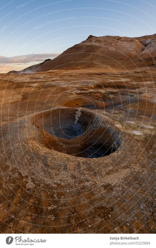 Leben auf dem Mond hverir hverarönd heiße Quelle isländisch Island Landschaft malerisch vulkanisch reisen Anziehungskraft schön Umwelt Geothermiegebiet Schlamm