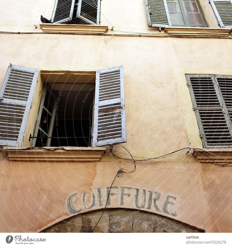In den Gassen von Toulon VIII Frankreich Südfrankreich Altstadt mediterran Gebäude Fassade Menschenleer Architektur Stadt Fenster Historisch