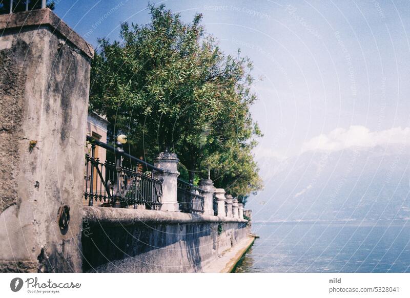 Reiseempfehlung – Lago di Garda Farbfoto Außenaufnahme Landschaft Berge u. Gebirge Ferien & Urlaub & Reisen Ausflug Ferne Tourismus Umwelt Schönes Wetter